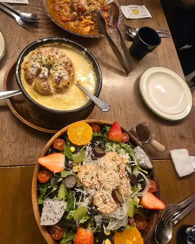 브레드와 샐러드의 조화