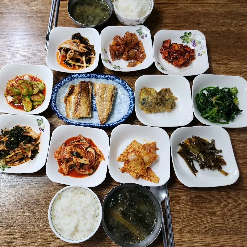 한상 가득 차려진 시골밥상