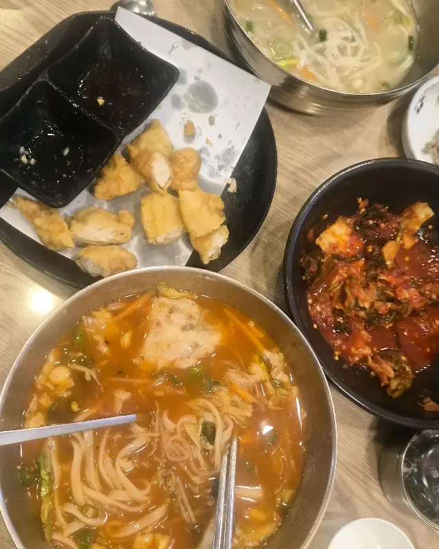 매운 닭국수