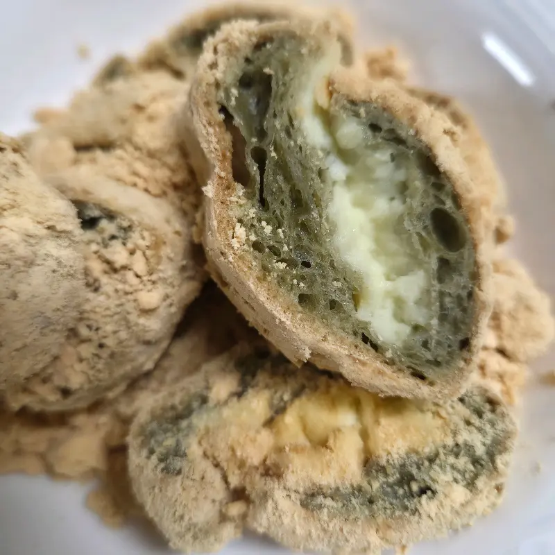 나블리 베이커리의 인기 메뉴, 콩가루 인절미빵