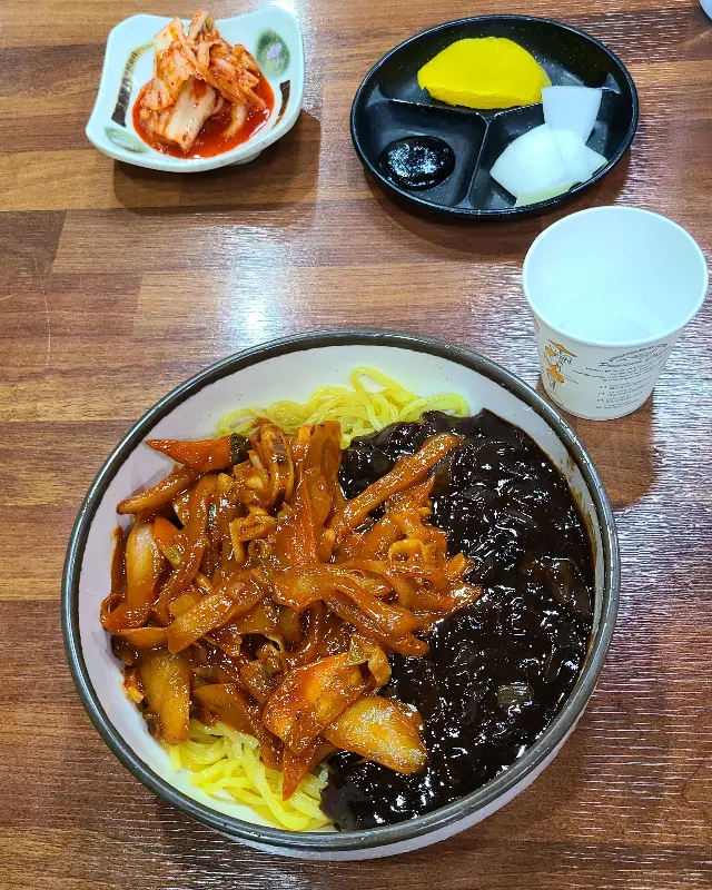 해리특짜장과 함께 나온 반찬