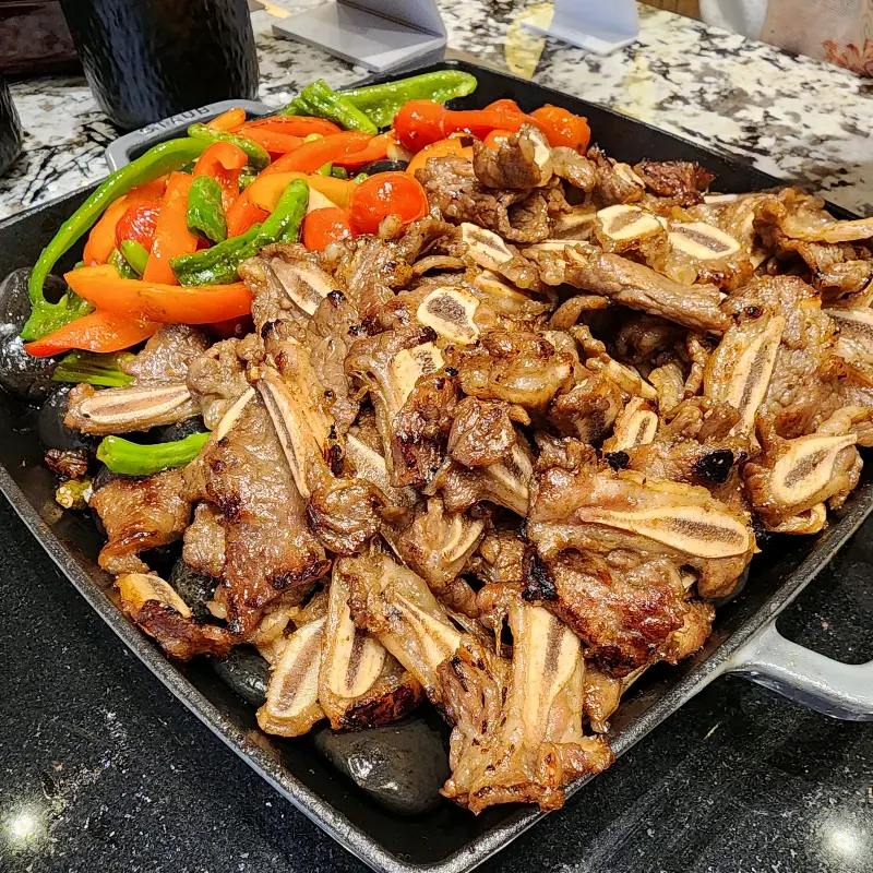 LA갈비가 담겨 있는 모습