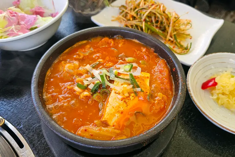 얼큰하고 시원한 선지해장국