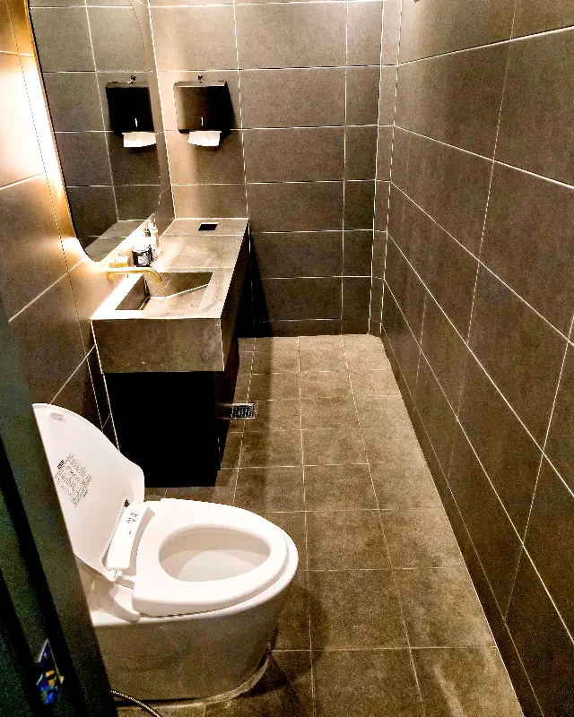 깨끗한 화장실 내부