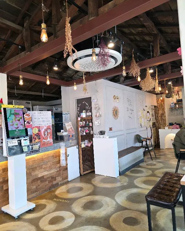 하삼동커피 내부 모습