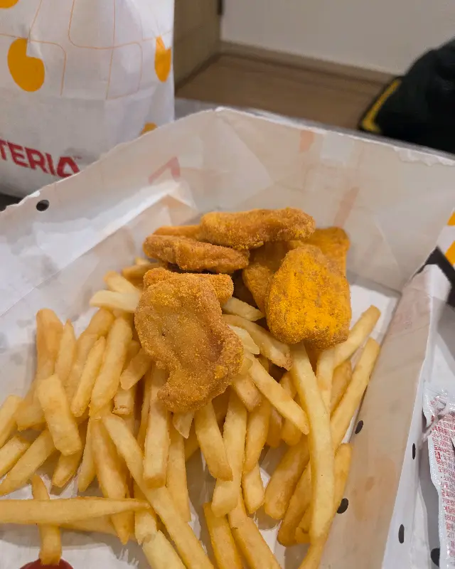 치킨 너겟과 감자튀김