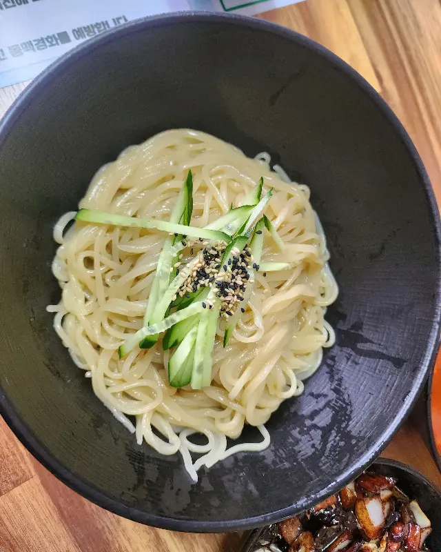 싱싱한 꼬막이 가득한 꼬막짬뽕