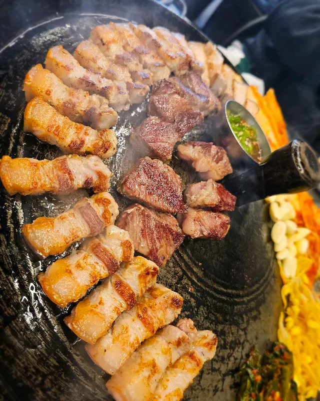 맛있게 구워진 삼겹살