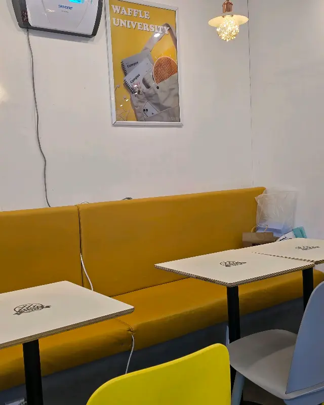 와플 가게 내부 좌석