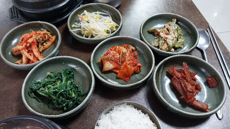 성심당 빵과 함께 즐기는 따뜻한 커피 한 잔