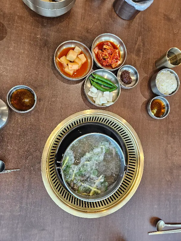 푸짐한 갈비탕 한 상 차림