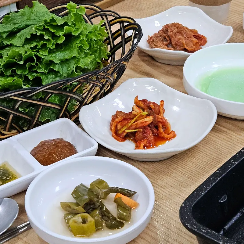 먹음직스러운 밑반찬