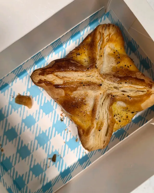 넓은 창밖으로 보이는 설경