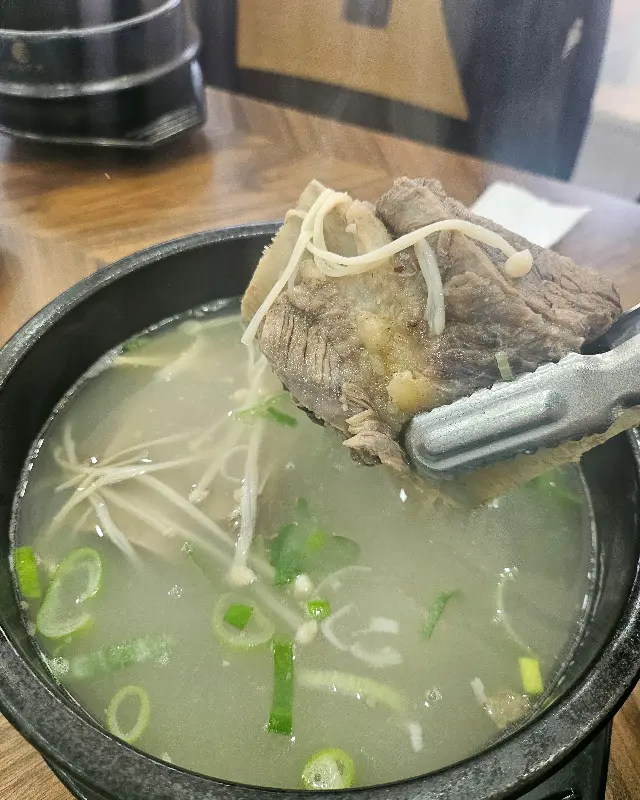 갈비탕의 푸짐한 고기