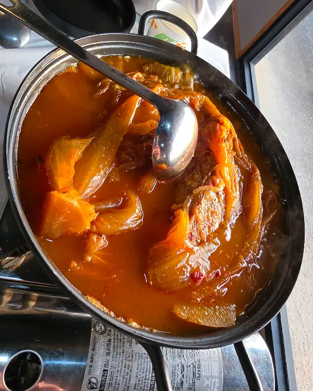 묵은지와 고등어가 듬뿍 들어간 묵은지 고등어찜