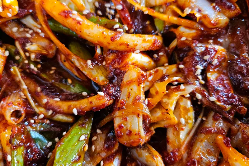 매콤달콤한 양념이 인상적인 오징어볶음