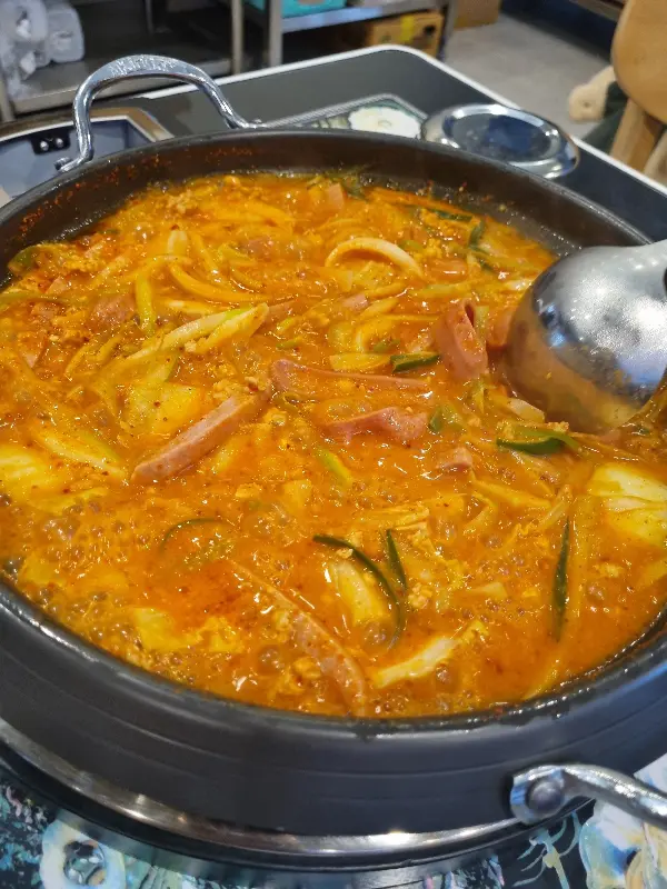푸짐한 부대찌개