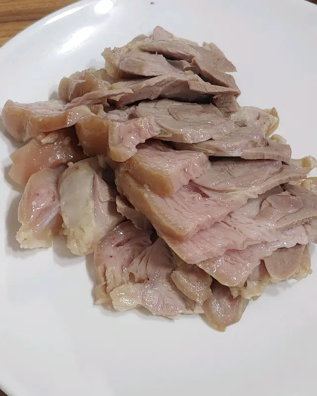 윤기가 흐르는 수육