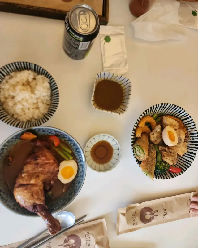 정갈하게 차려진 한 상