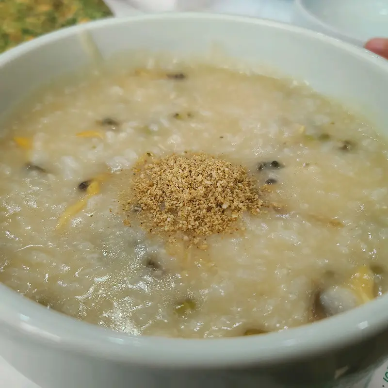 고소한 뽕잎 바지락죽