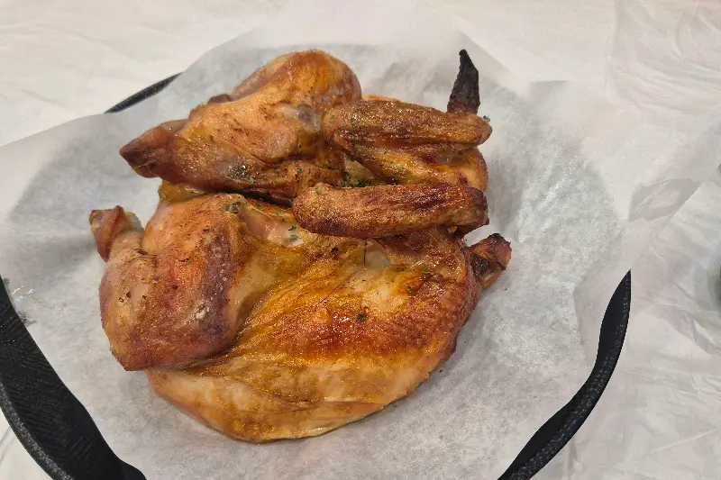 윤기가 흐르는 통닭