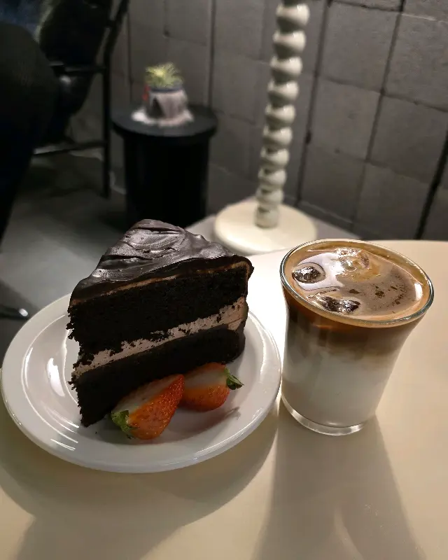 마틸다 초코케이크와 라떼