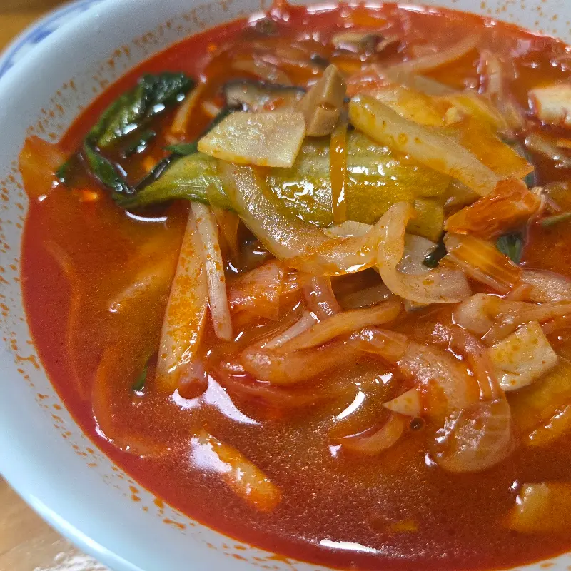 푸짐한 해산물이 들어간 짬뽕