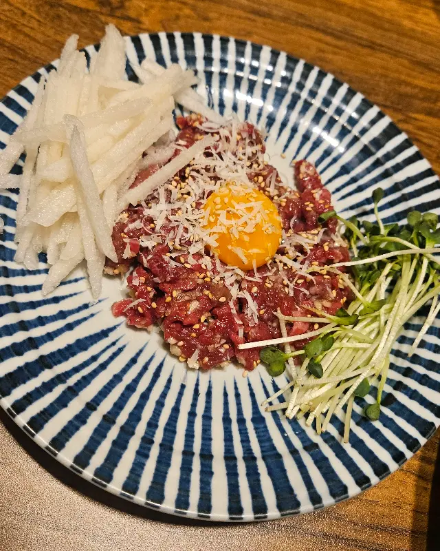 신선함이 살아있는 육회