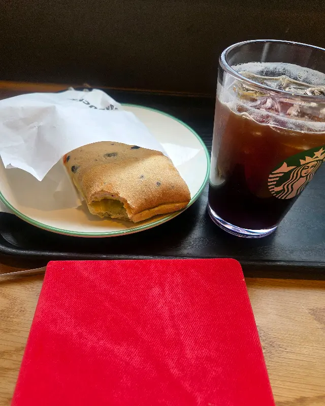 샌드위치와 아이스 아메리카노