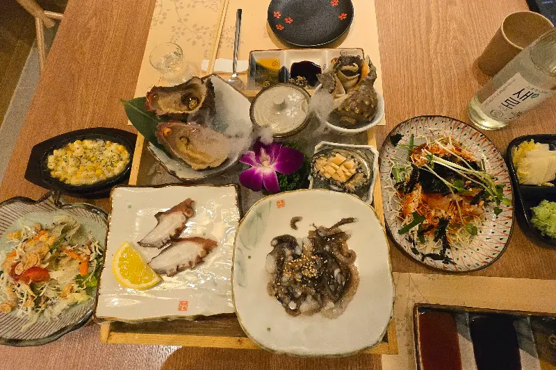 특별횟집 한 상 차림