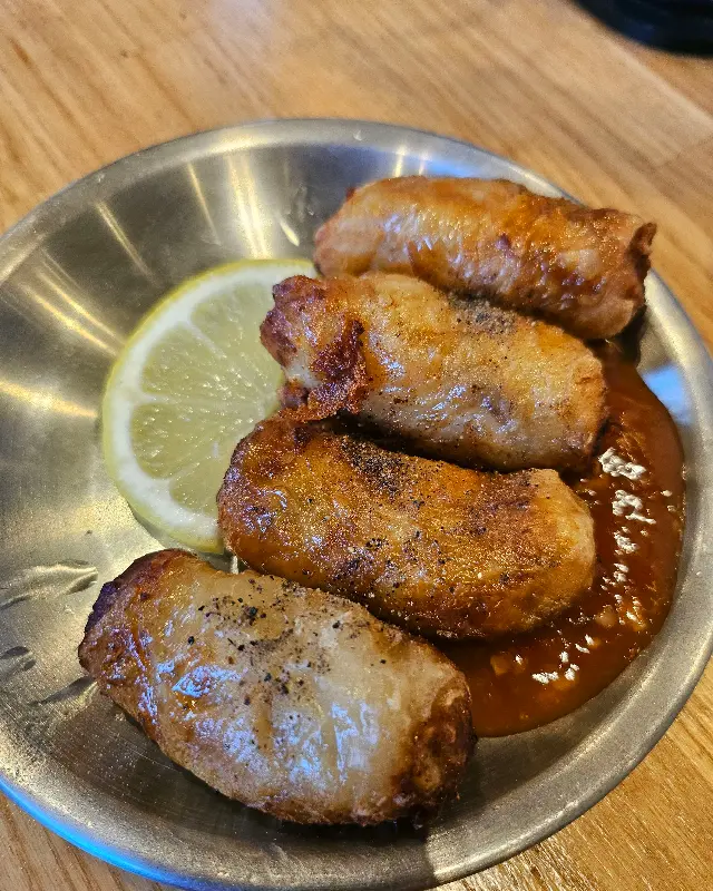 대창 덮밥의 매혹적인 비주얼