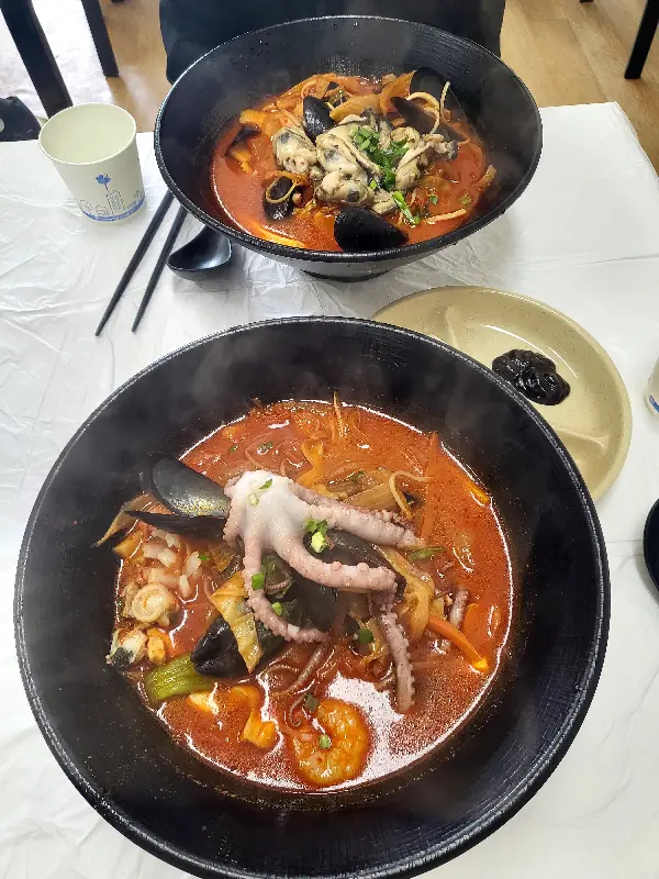 해물짬뽕과 짜장면