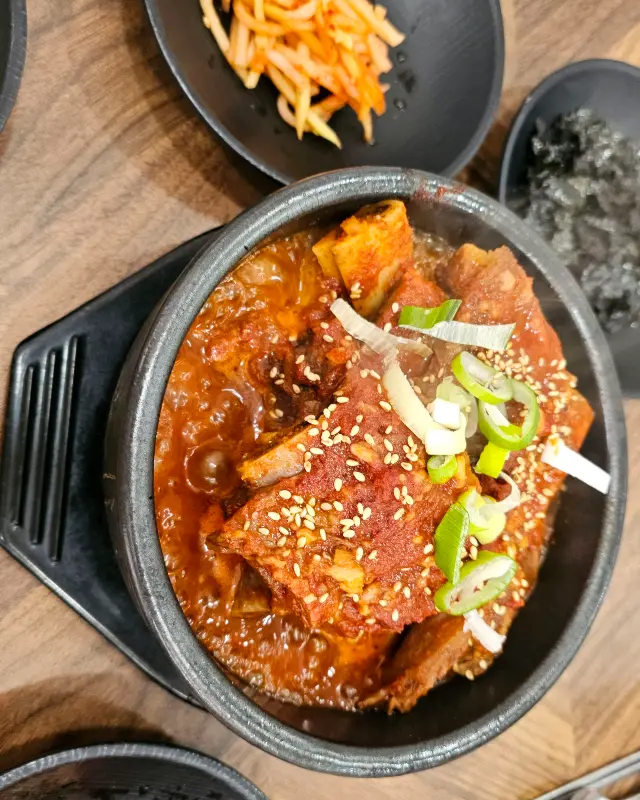 윤기가 흐르는 갈비찜