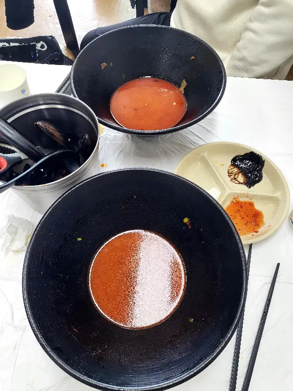 깔끔하게 비워진 짬뽕 그릇