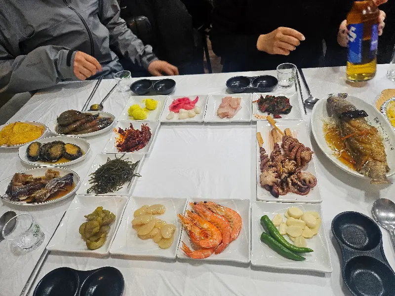 푸짐하게 차려진 한 상 차림