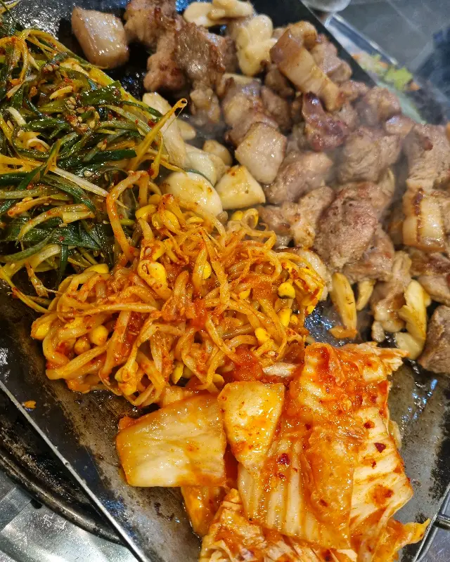 불판 가득한 뒷고기