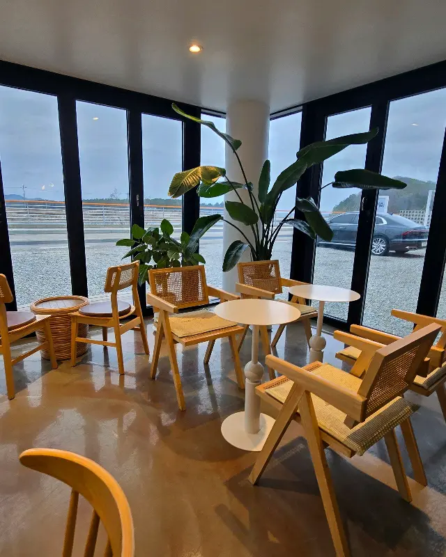 카페 내부 좌석