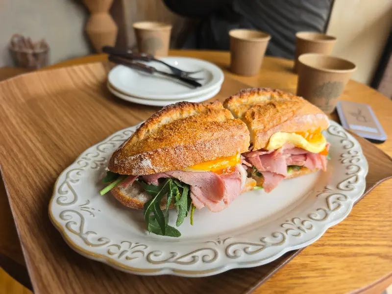 햄치즈 샌드위치의 클로즈업