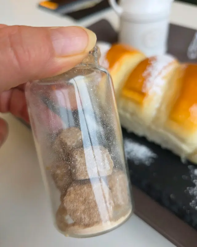 각설탕이 담긴 유리병