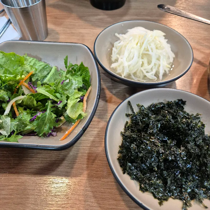 쭈꾸미 볶음과 함께 곁들여 먹는 밑반찬