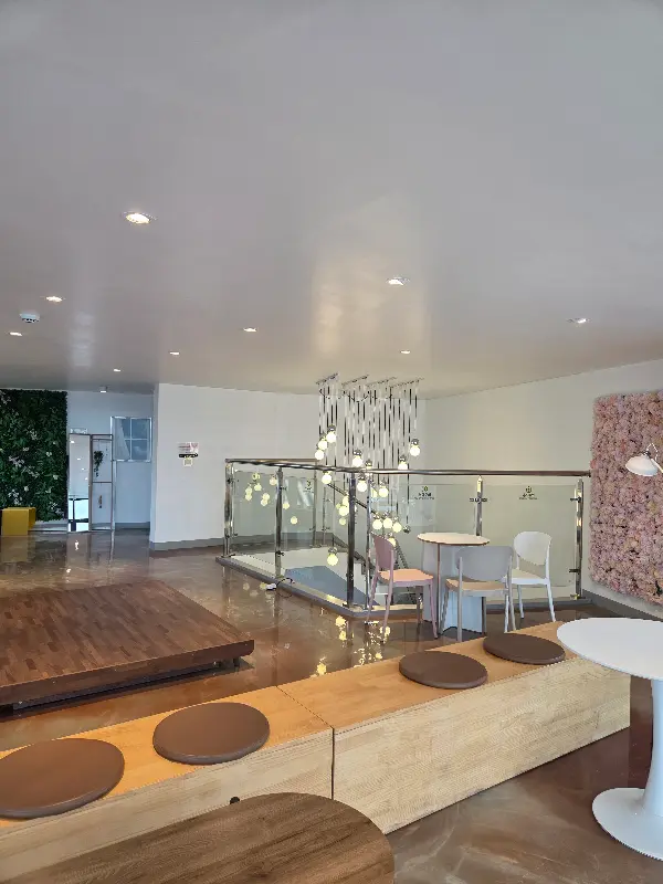 이가브로 카페 내부 전경