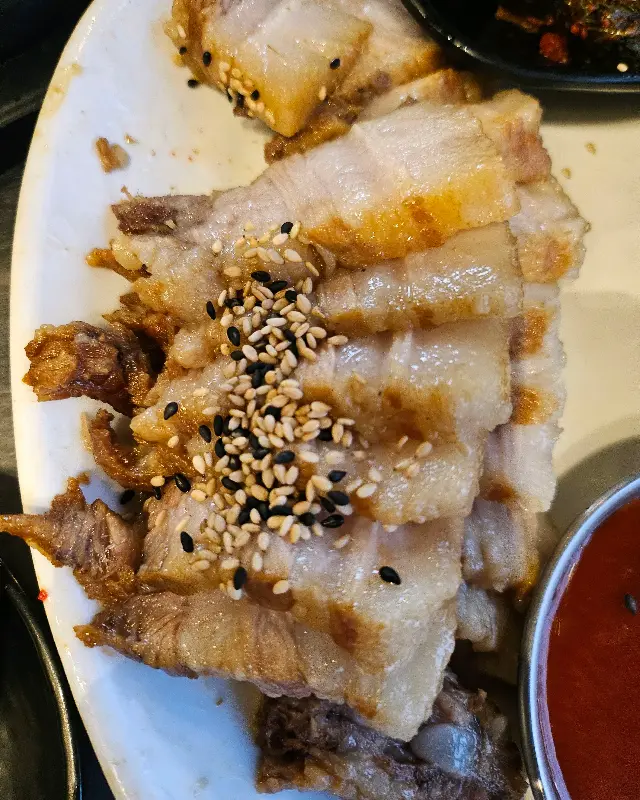 윤기가 흐르는 수육