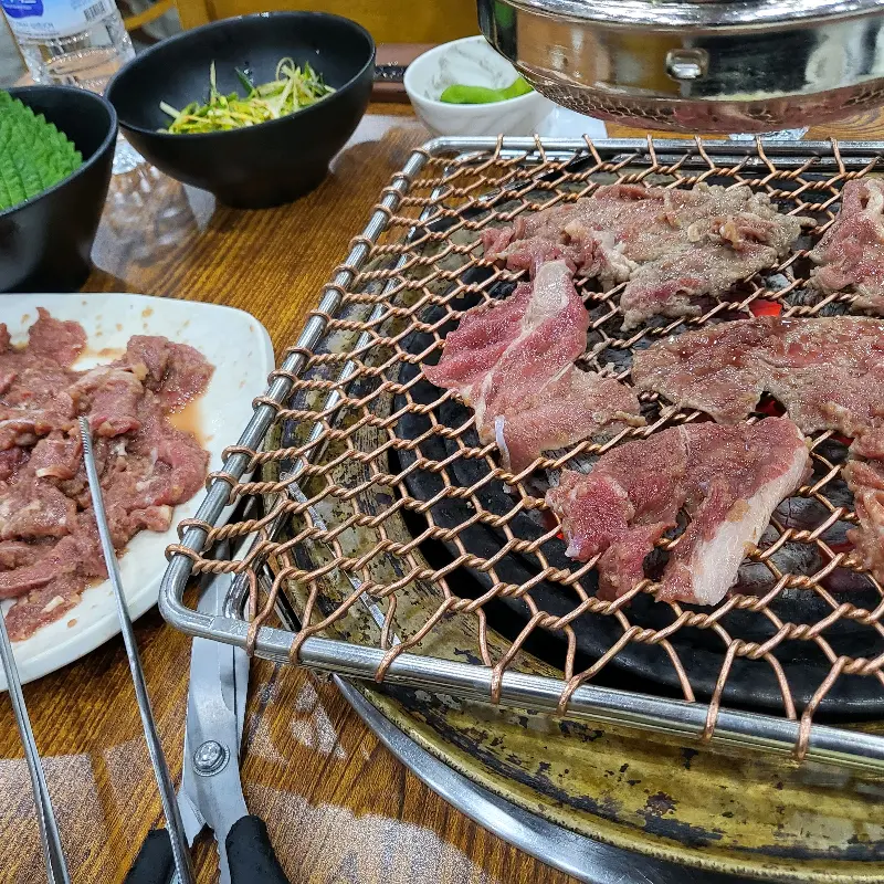 불고기와 함께 곁들여 먹는 밑반찬