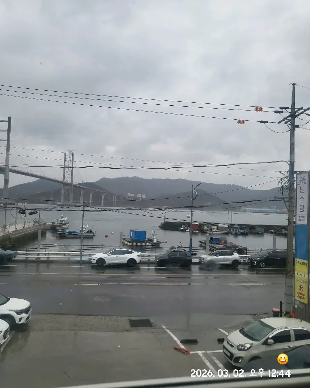 창밖으로 보이는 마창대교