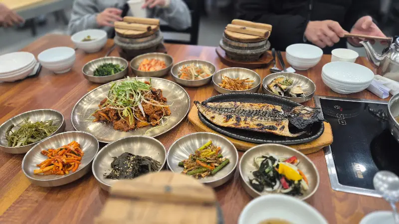 돌솥밥과 제육볶음