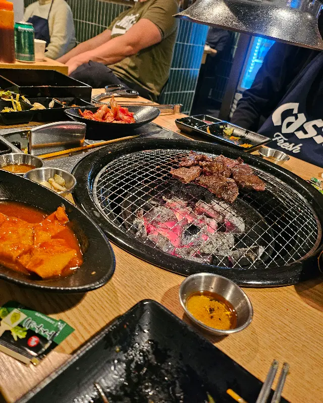다양한 샐러드바 음식들