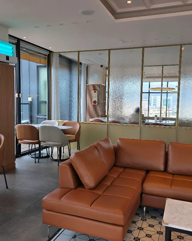 편안한 분위기의 내부 공간