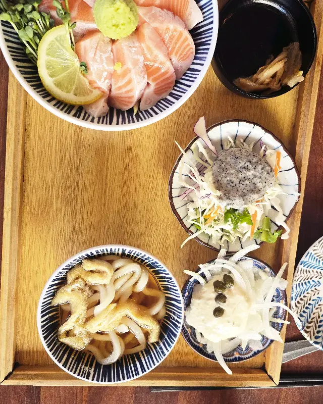 연어 모둠 한상차림