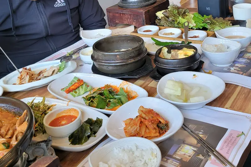 돌솥쌈밥정식 한 상 차림