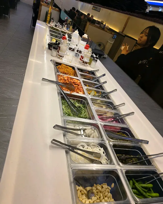 불판 위에 지글거리는 대패삼겹살